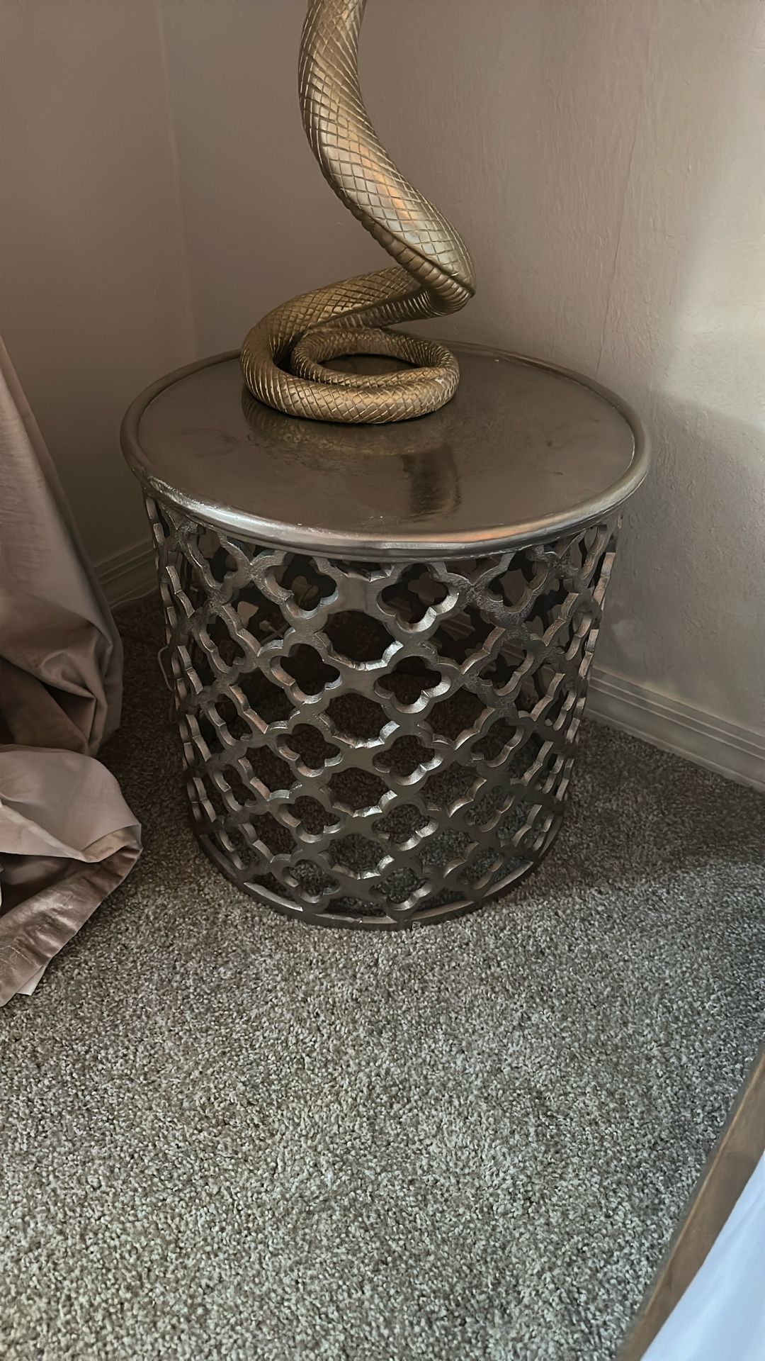 Round Table Iron