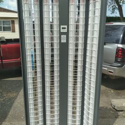 Daavlin  7 Series  Light Therapy  Make Offer.  Need To Sell