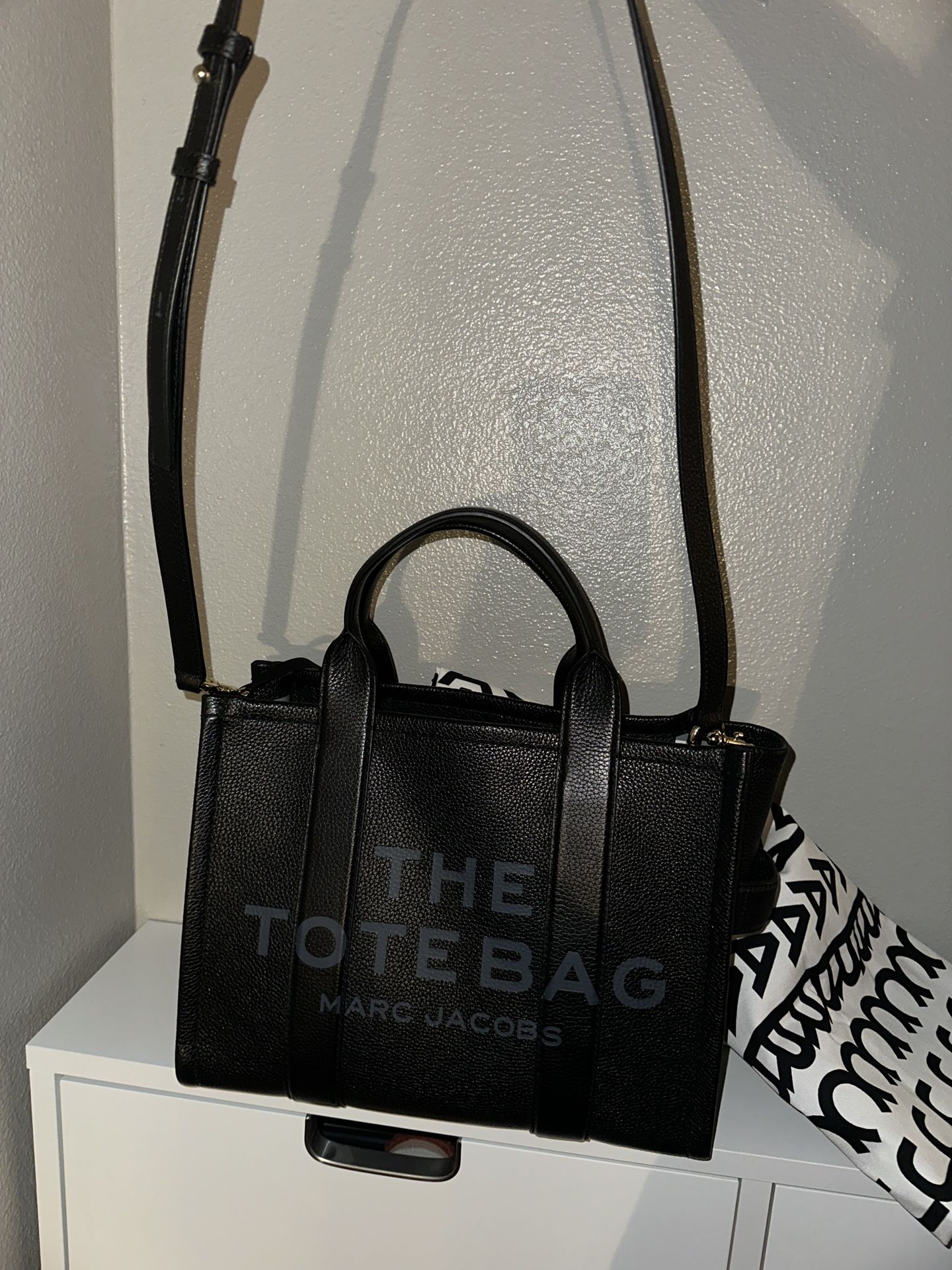 Marc Jacobs The Leather Medium Tote Bag