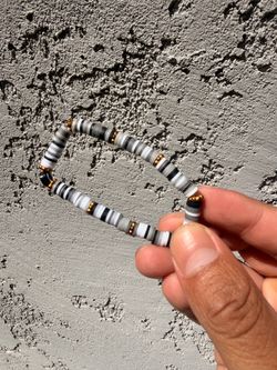 Clay Disc Bead Stretch Bracelet (gray and white)