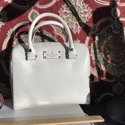 Kate Spade Women’s Gorgeous off white pebbled leather  purse bag 