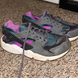 Nike Huaraches Woman’s Size 7.5