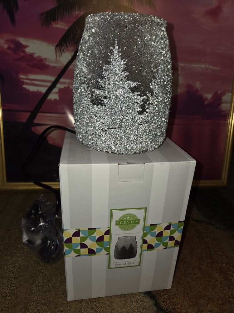 Scentsy Warmer "Frosted Night" 