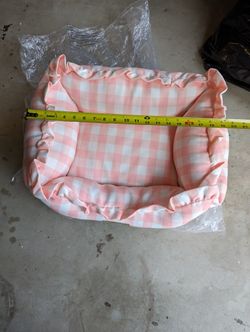 BRAND NEW Dolly Pink Gingham Plaid Pet Beds 19"X16" (approximate)