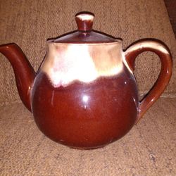VINTAGE HALL BROWN TEAPOT/ Great For Mothers/Grandmothers For Mother's Day
