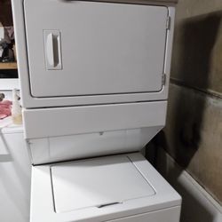 6 Months Old Whirlpool 220 Electric Stackable Works Great Clean Inside Out