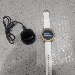 Samsung Smart Watch Galaxy Watch Sm-R810 GPS 42MM- Rose Gold white Band