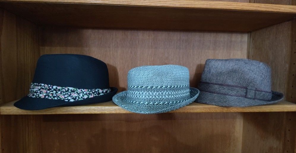 Kids Shoes, Boots, Fancy Heels Girls/ Women's Cute dresses boots Shoes Jeans Jackets skirts Hats Winter clothing Women Men Children Furniture