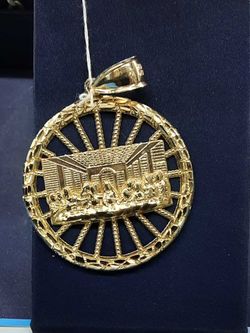 Religious Pendant - Yellow Gold 10k (.417) 10.6 grams