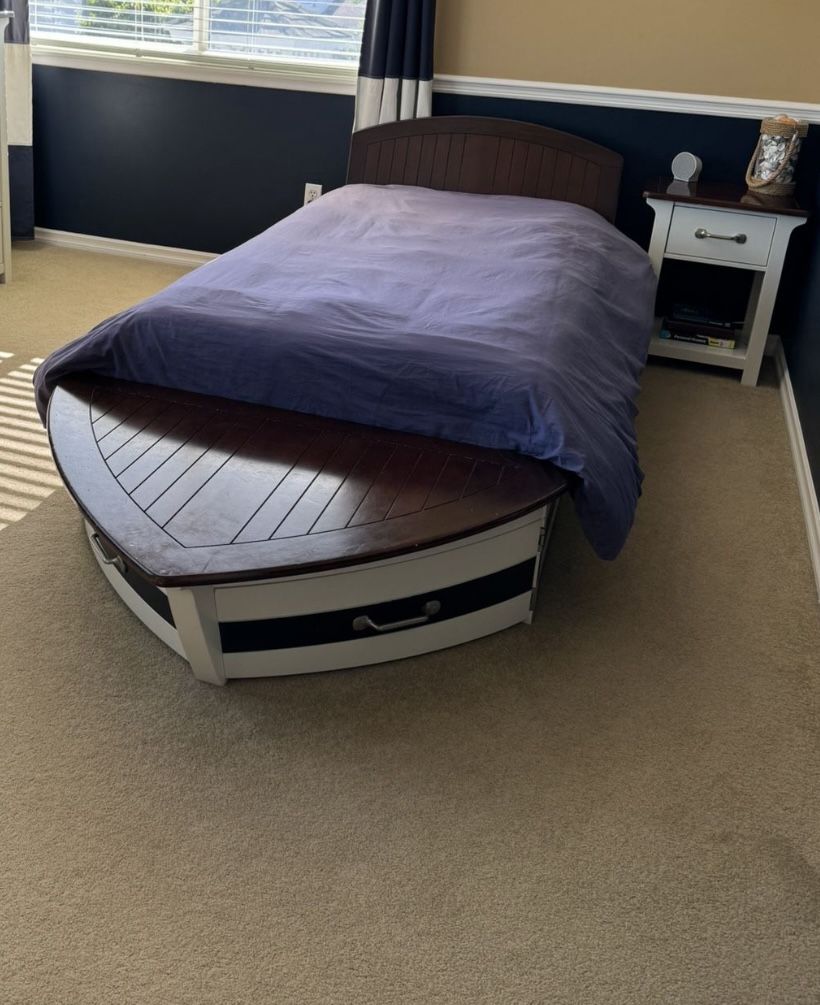 Kid’s Boat Bed