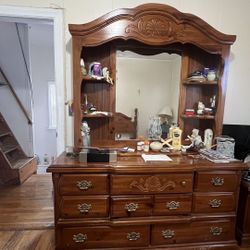 QUEEN SIZE  SOLID REAL WOOD BED ROOM SET ( USED )