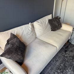 Couch With 2 Pillows 