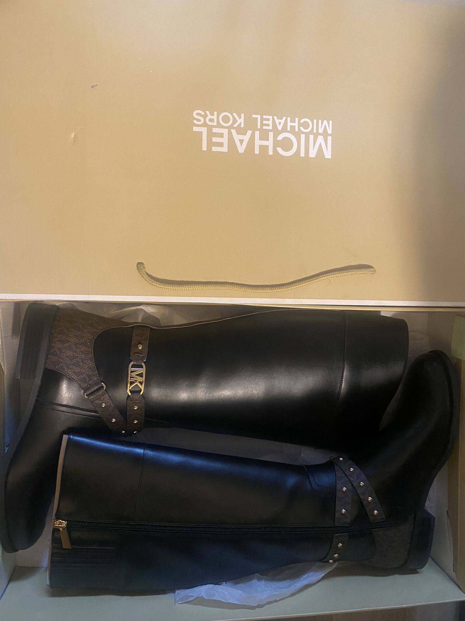 Miachel Kors Boots 