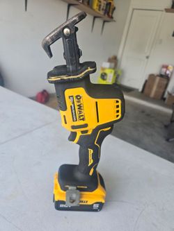 🔥$120 PRICE IS FIRM🔥 DEWALT ATOMIC 20V Cordless Brushless Compact Reciprocating Saw (Used) with 5.0Ah Battery (New)