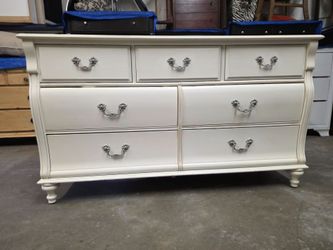 White Wooden 7 Drawer Dresser (Stanley Furniture)