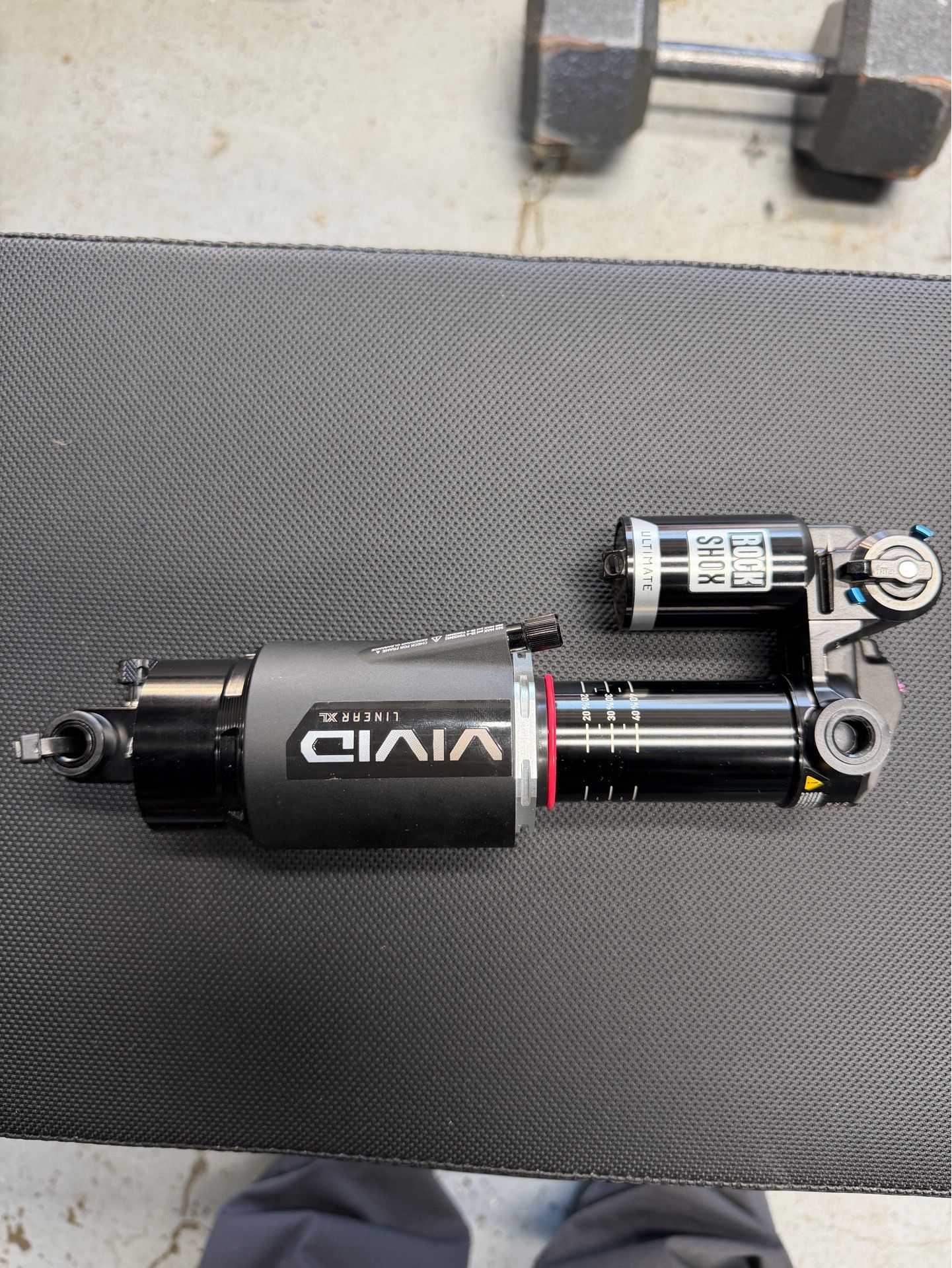 205x65 RockShox Vivid Ultimate D1