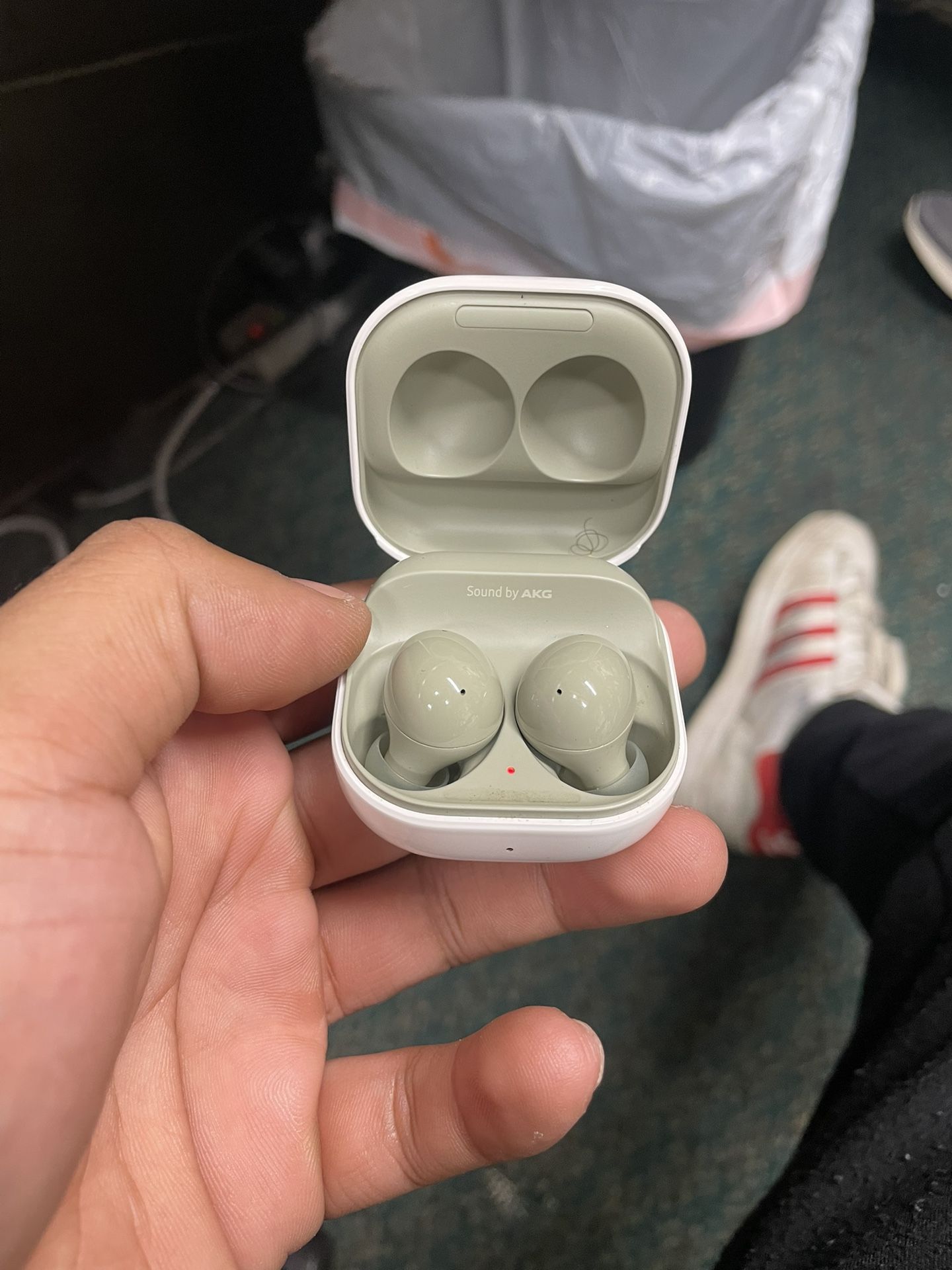 HEADPHONES, ELECTRONICS SAMSUNG USED EARBUDS IN CASE USED SM-R177