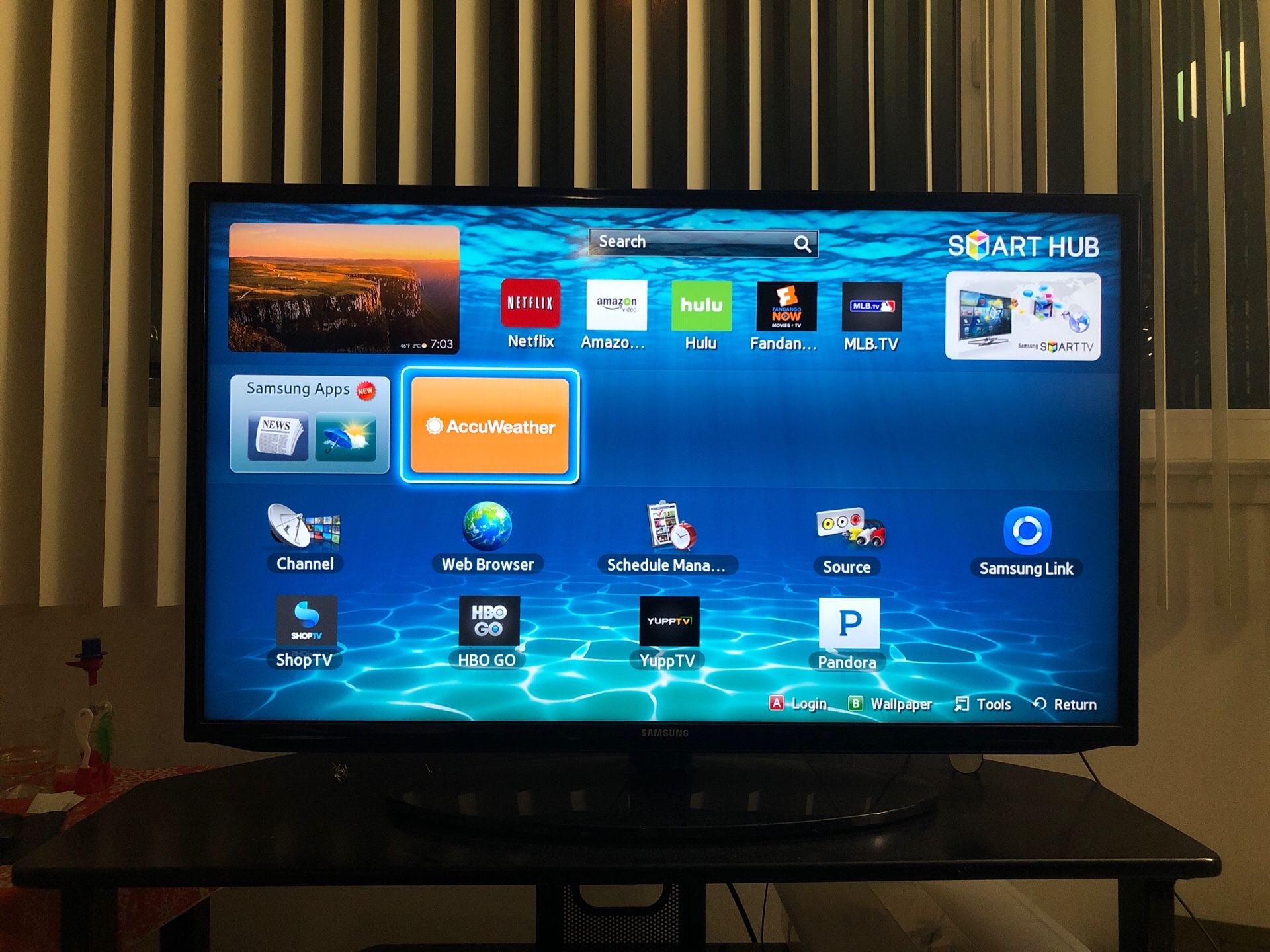 Samsung UN40EH5300 40-Inch 1080p 60Hz LED HDTV . Great condition!!