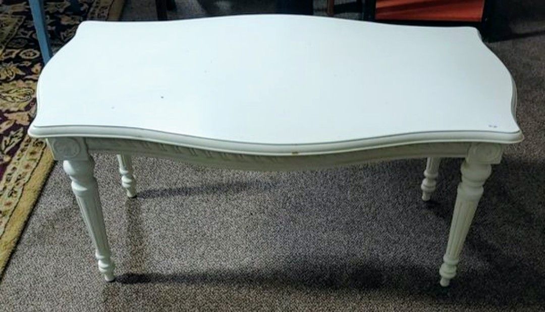 White Soild Wood Coffee Table