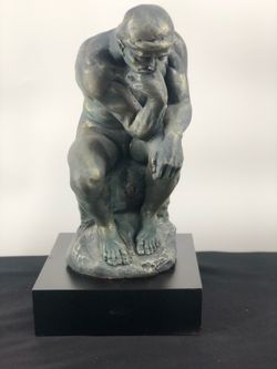 Small base the thinker statue