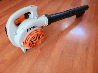 ~STIHL BG-56C HAND HELD LEAF BLOWER IN GREAT WORKING CONDITION TURNS ON FAST AND EASY~