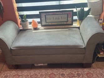 Free love seat