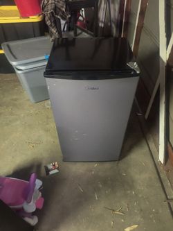 Mini fridge
