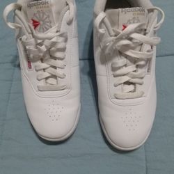 Pair Of Women Reeboks In Good Shape Size 10