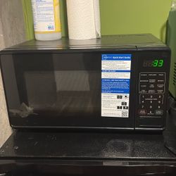 Microwave  SELLING IMMEDIATELY 