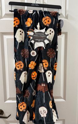 HALLOWEEN SPOOKY CAKE POPS BLANKET