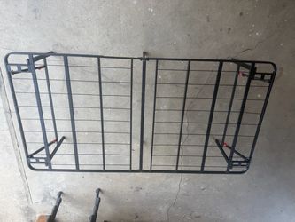 Twin size platform metal bed frame