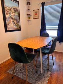 Extendable Dining Room Table.