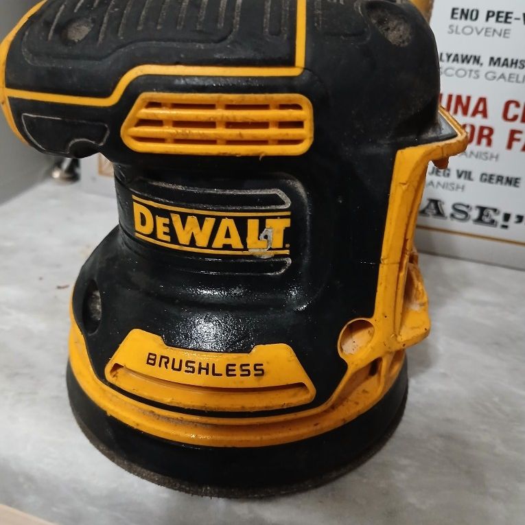 20v Dewalt XR Orbital Palm Sander