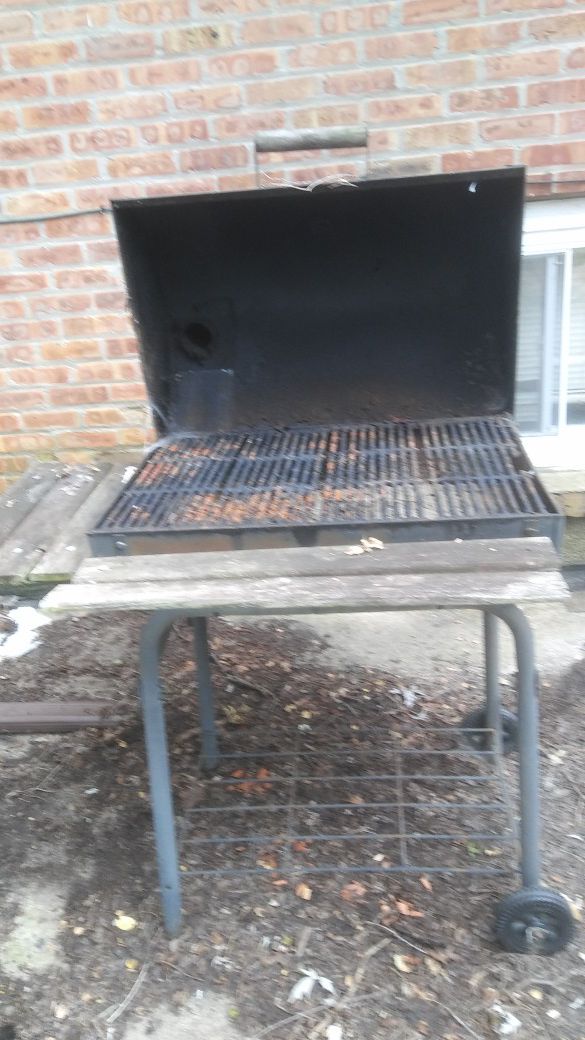 Bbq grill for Sale in Bolingbrook, IL - OfferUp