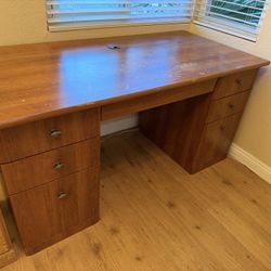 Free:  7 Drawer Desk
