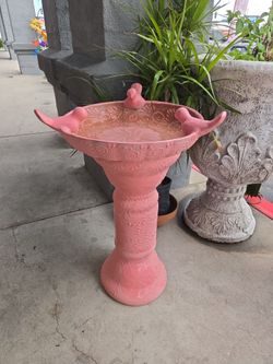 Fuente pajarera ($135)tel (contact info removed)