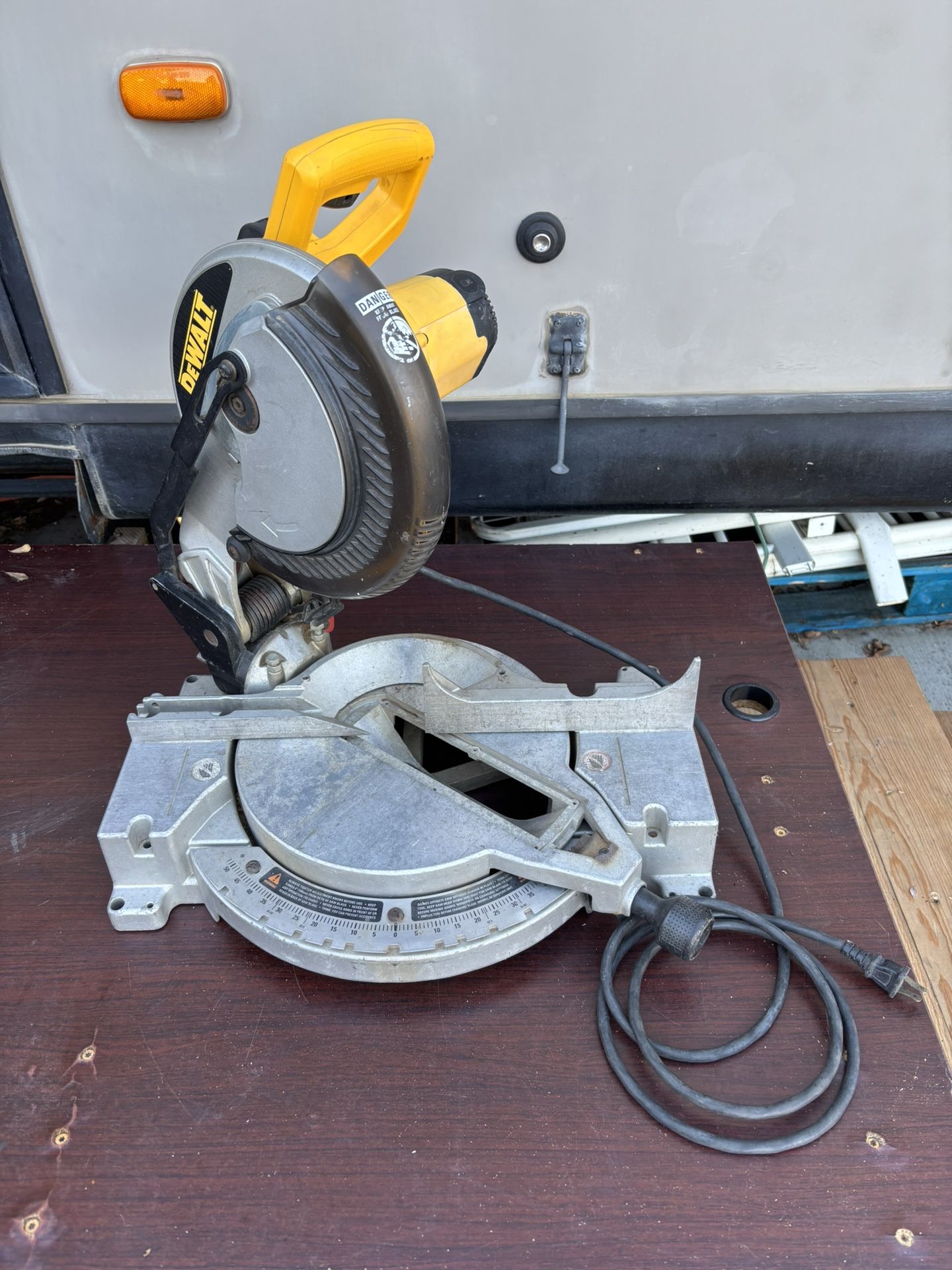Dewalt 10” Compound Mitre Saw