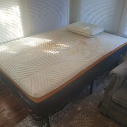 Full Size Zinus Mattress With Bed Frame