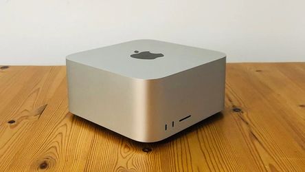 Mac Studio M1 Max 32gigs 512 ssd near mint