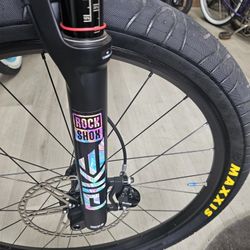 Specialized Stumpjumper Expert Carbin Fiber 27.5 Mint Condition. 