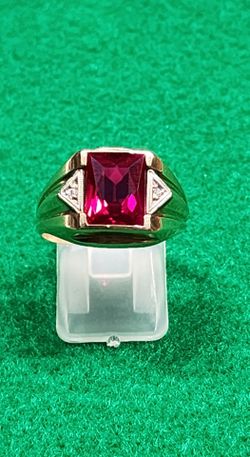 Vintage 10K Gold Men’s Ring Red Ruby Color Stone With Two Small Diamonds