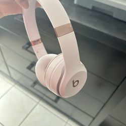 Beats Solo4 Wireless Headphones - On-Ear Wireless Headphones - Cloud Pink