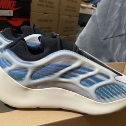 Yeezy 700 V3 Size 9.5 $280