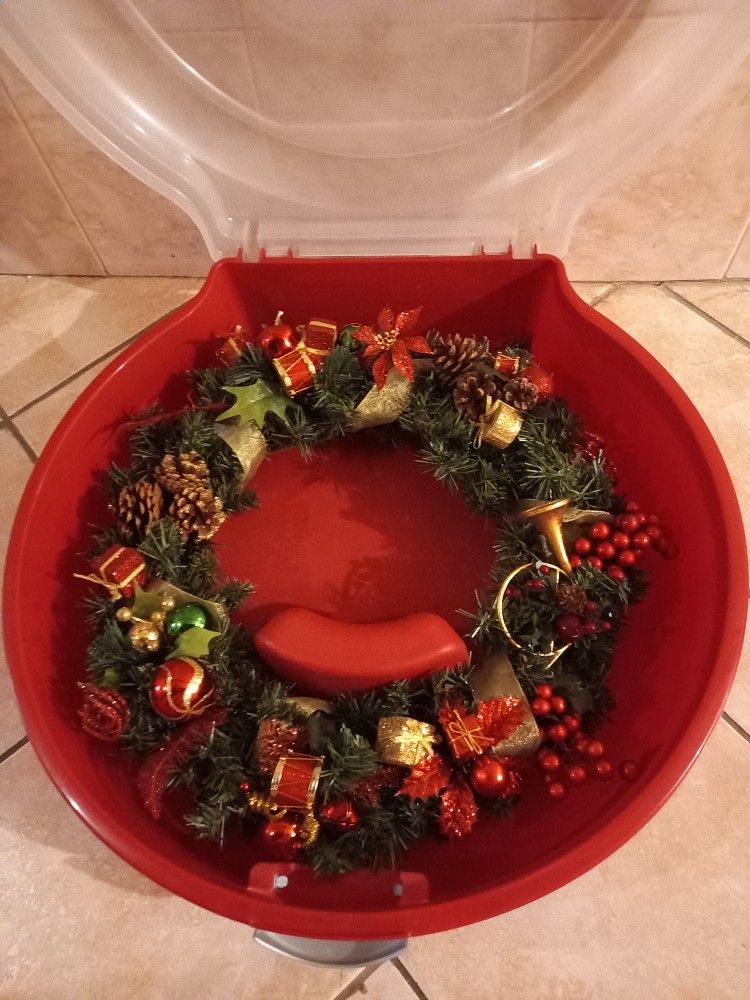 Large Wreath And Plastic Storage Container Combo