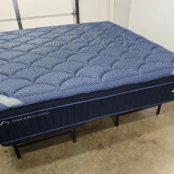 LIKE NEW! DreamCloud Luxe King Mattress - Delivery Available