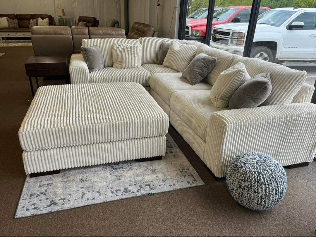 Lindyn Ivory 4 PIECE Sectional