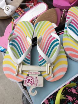 Girl sandals size is 12 to 13