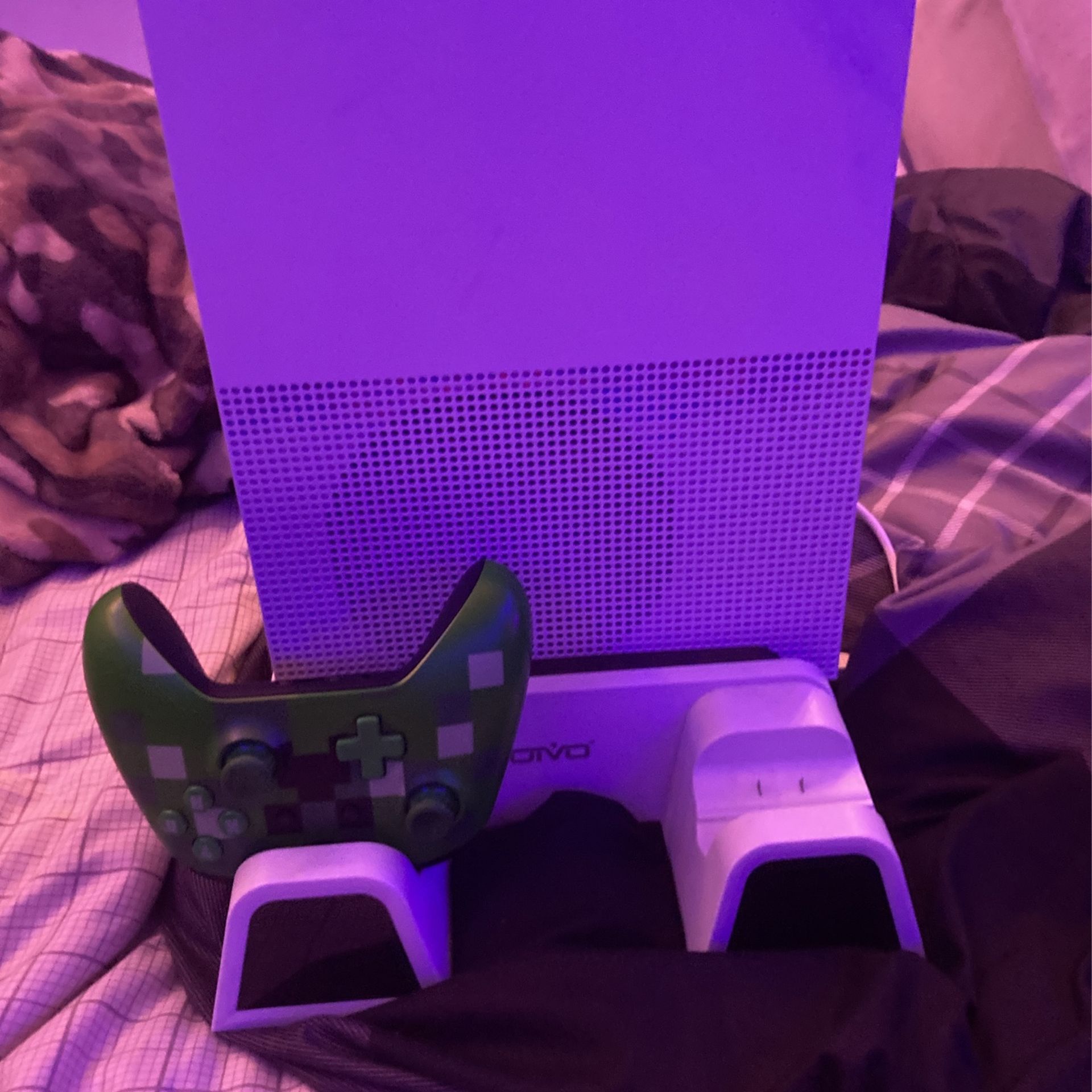 Xbox One s (runs Fine)