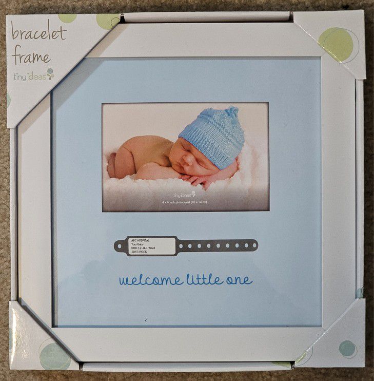 Pearhead Baby Hospital ID Bracelet Photo Frame, Newborn Baby Keepsake, Expecting Parents Gift, White
