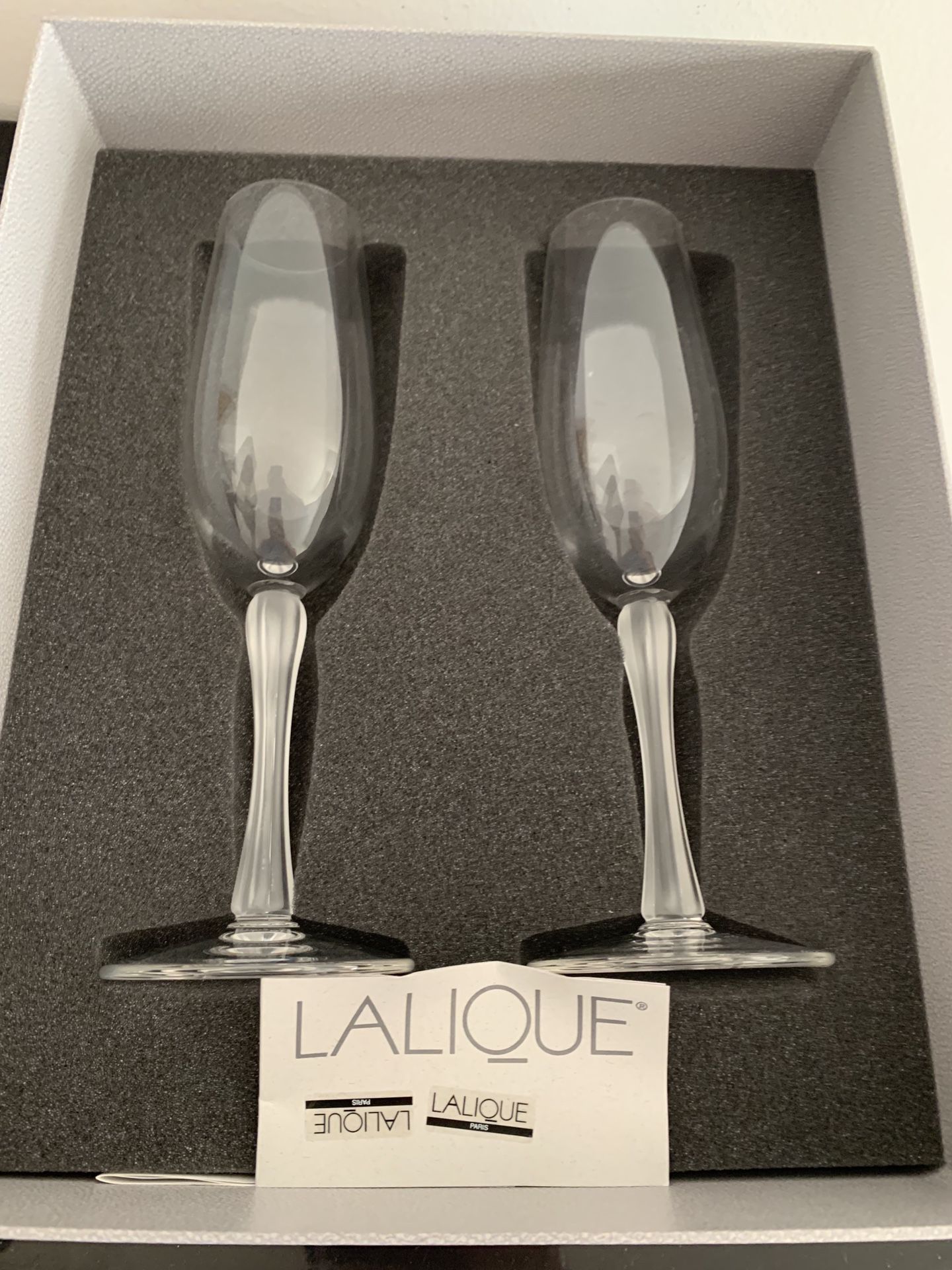 Sold at Auction: 10 COLONY BIJOUX IRIDESCENT CHAMPAGNE FLUTES